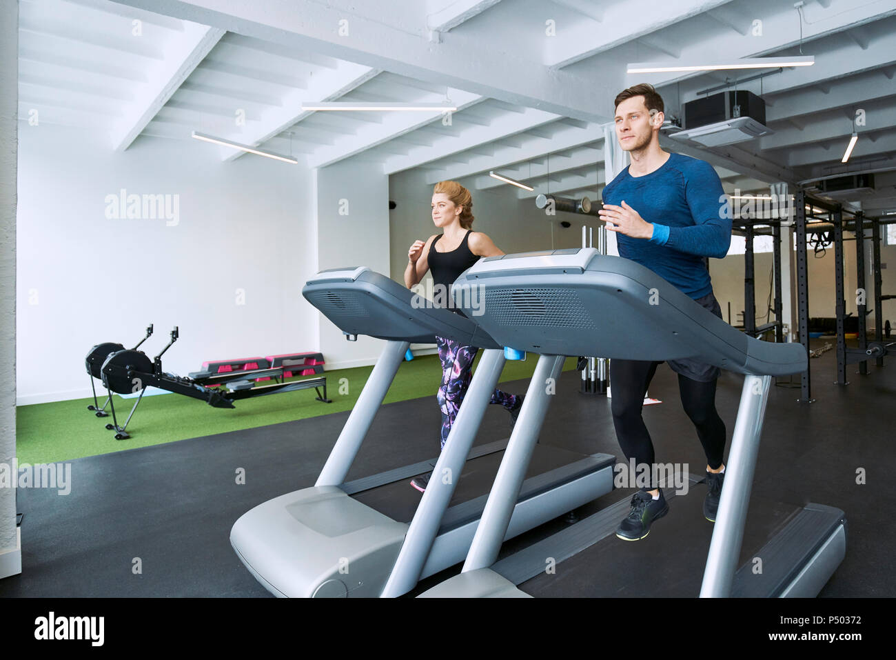 Man woman gym hi-res stock photography and images - Alamy