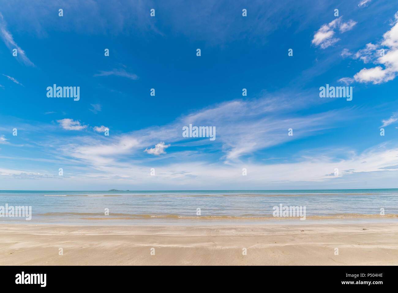 Sea sand sky summer hi-res stock photography and images - Alamy