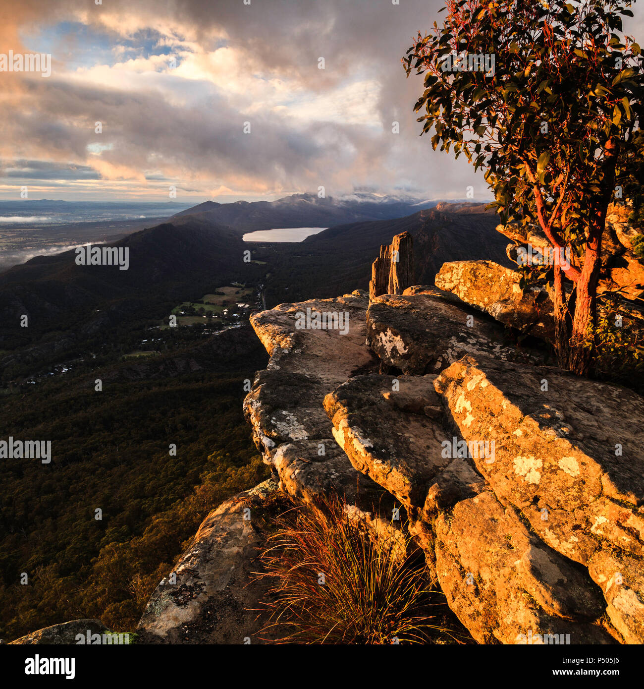 Morning Sunrise view to the Lake Wartook Victoria Stock Photo - Alamy