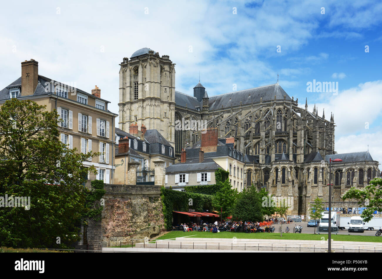 cathedrale-de-saint-julien-de-mans-at-le-mans-france-stock-photo-alamy