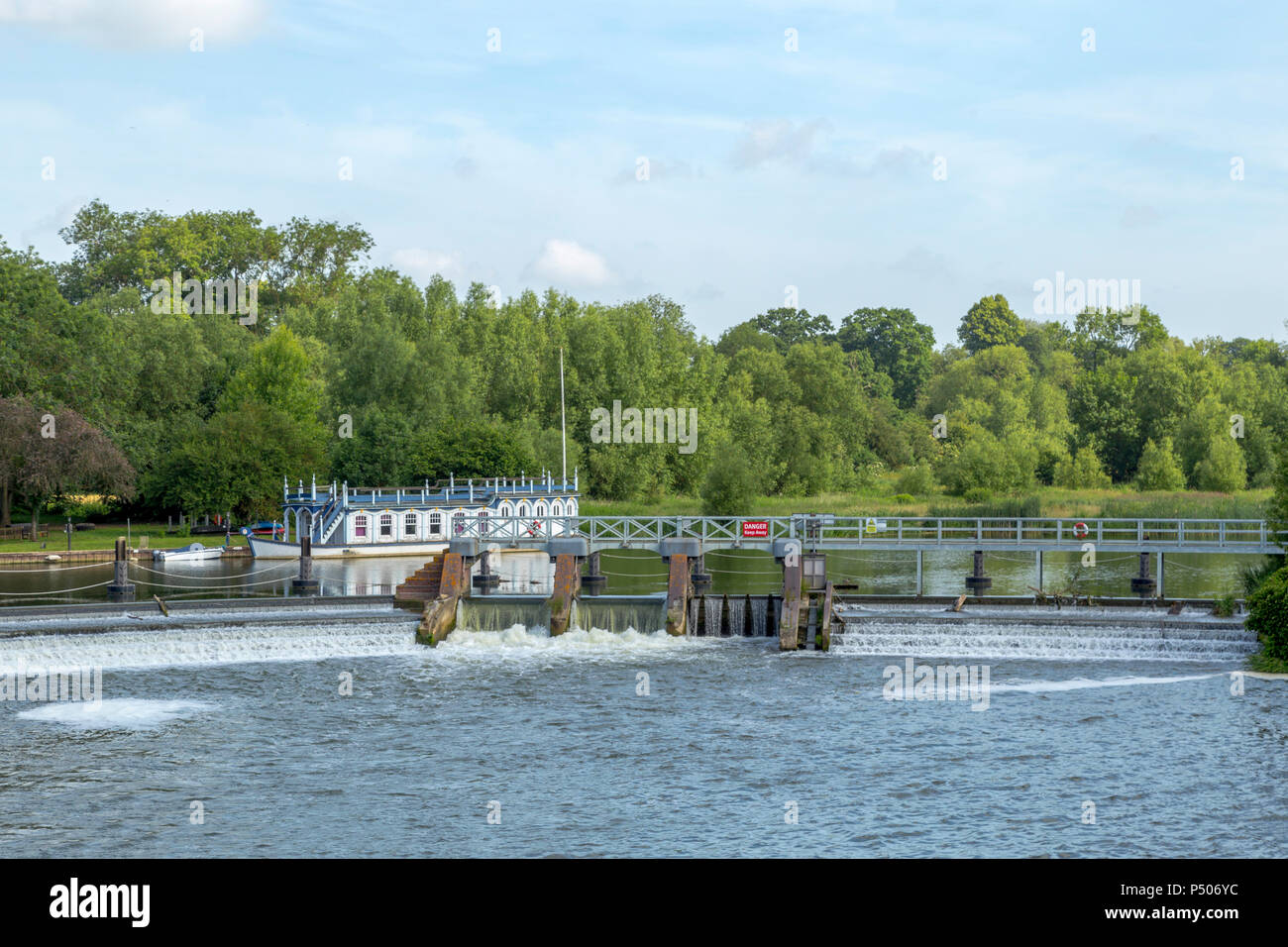 Flood waters passing through a weir on the River Thames at Goring-on-thames, Oxfordshire, England, United Kingdom. Stock Photo
