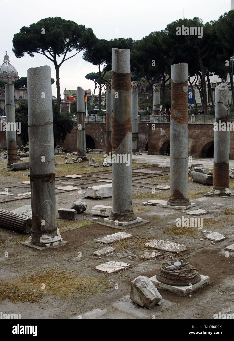 ARTE ROMANO. ITALIA. BASILICA ULPIA. Vista de las ruinas. Foro de