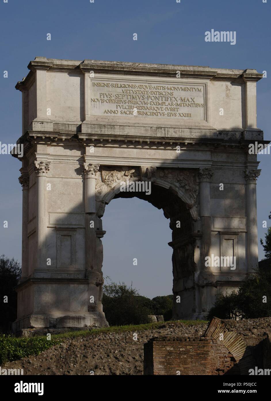 Roman Art. Arch of Titus. Erected in the year 81 to commemorate the conquest of Titus against the Jews. It features carved scenes of the conquest and subsequent destruction of Jerusalem (AD 70). Via Sacra. Roman Forum. Rome. Italy. Stock Photo