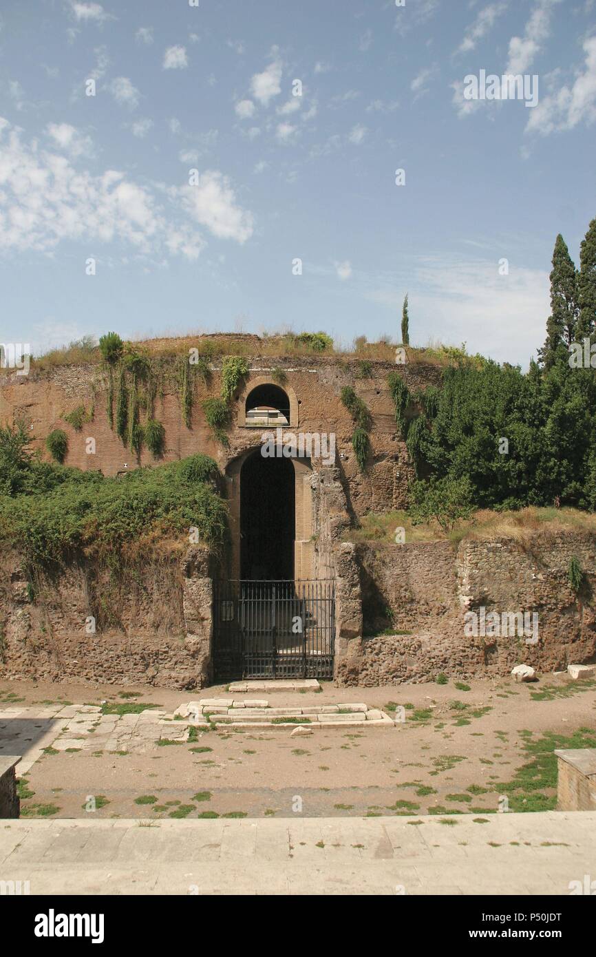 Roman Art. The Mausoleum of Augustus. Tomb built by Roman Emperor ...