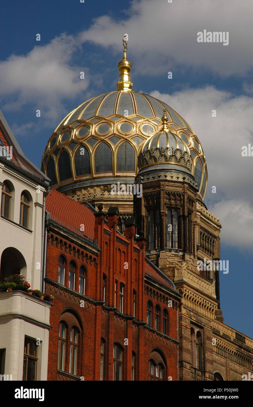 Germany. Berlin. New Synagogue (Neue Synagoge). Built in 1859-66 by German architects Eduard Knoblauch (1801-1865) and, after his death by Friedrich August Stuler (1800-1865). It was destroyed by the Nazis during the World War II and reconstructed between 1988-1991 by Bernhard Leisering(1951-2012). Dome with gilded ribs and crowned byt the Star of David. Stock Photo