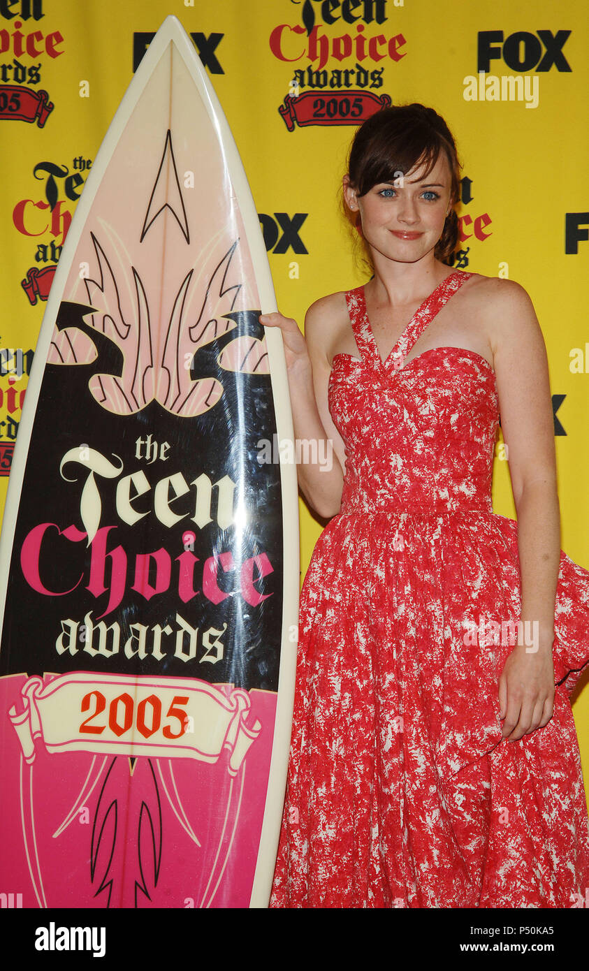 Alexis Bledel at the Teen Choice Awards at the Universal Amphitheater in Los Angeles. August 14, 2005.          -            BledelAlexis141.jpgBledelAlexis141  Event in Hollywood Life - California, Red Carpet Event, USA, Film Industry, Celebrities, Photography, Bestof, Arts Culture and Entertainment, Topix Celebrities fashion, Best of, Hollywood Life, Event in Hollywood Life - California,  backstage trophy, Awards show, movie celebrities, TV celebrities, Music celebrities, Topix, Bestof, Arts Culture and Entertainment, Photography,    inquiry tsuni@Gamma-USA.com , Credit Tsuni / USA, 2000-200 Stock Photo
