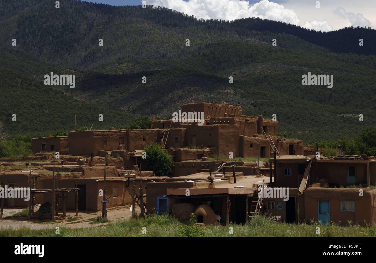 Tiwa indian pueblo hi-res stock photography and images - Page 2 - Alamy
