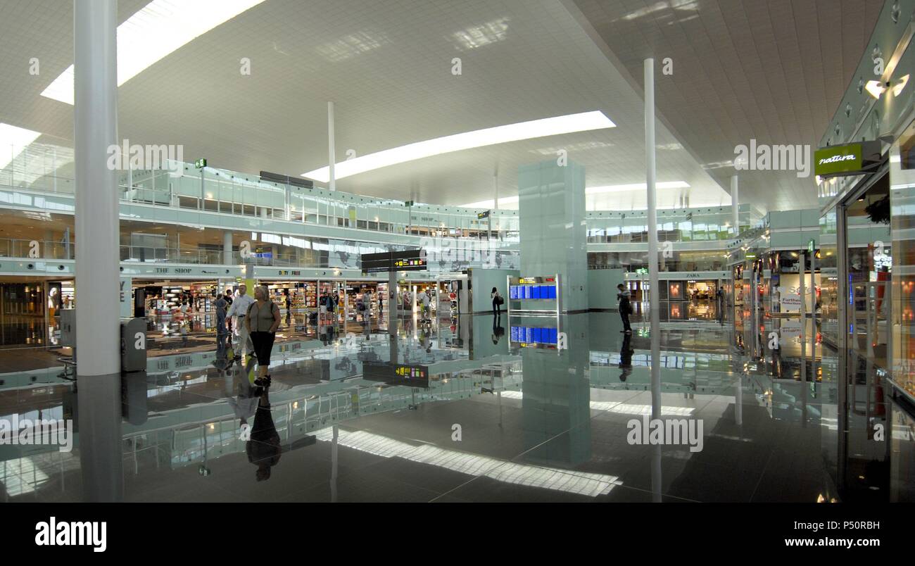 Barcelona airport, Spain store business Stock Photo - Alamy