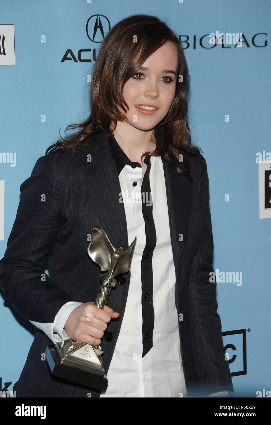 Ellen Page AT THE ISP - INDEPENDENT SPIRIT AWARDS - on the Beach in Santa  Monica. three quarters trophy - PageEllen 21.jpgPageEllen 21 Event in  Hollywood Life - California, Red Carpet Event,