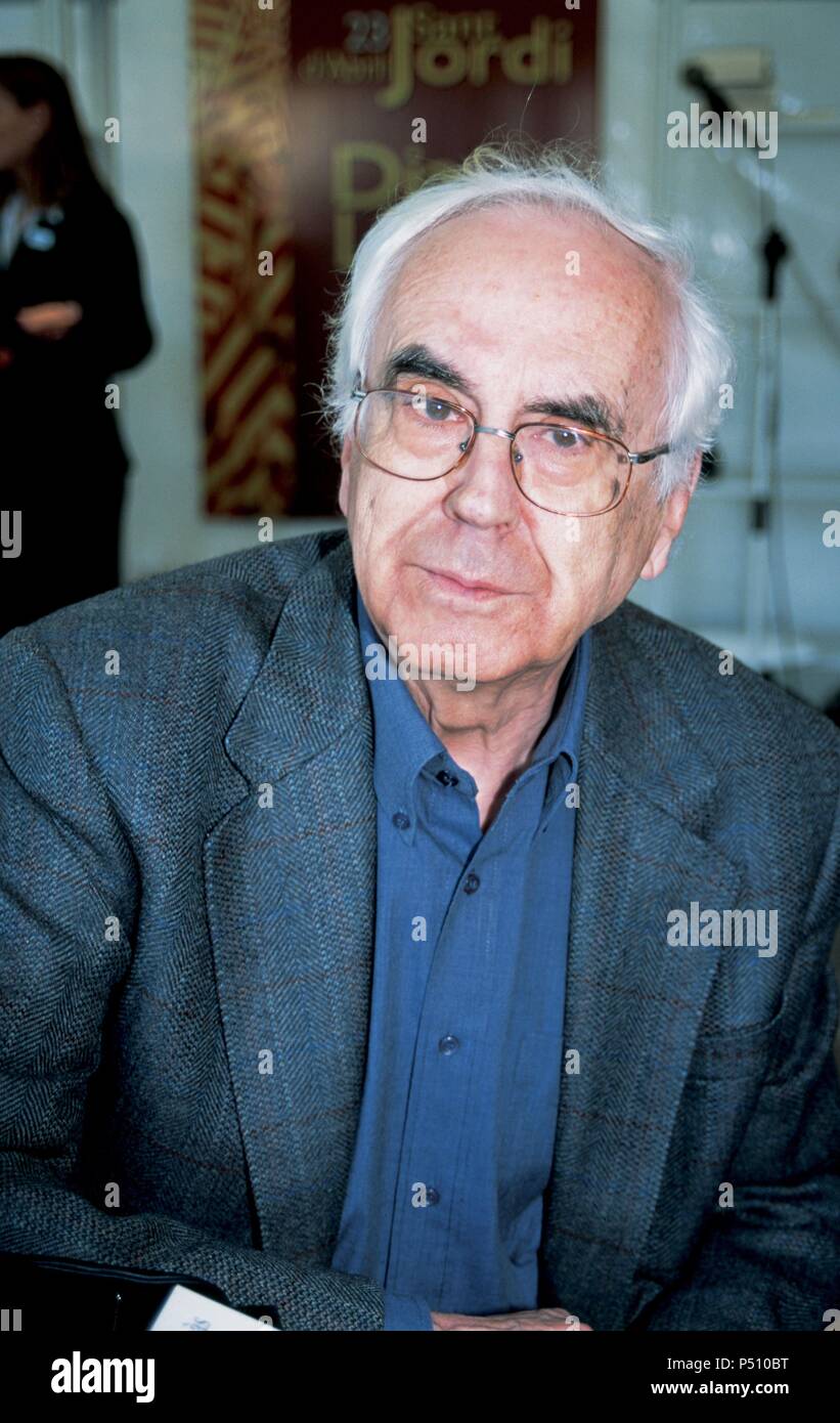 Josep Maria Espina s i Massip (1927). Catalan writer, journalist and publisher known for his novels, travel writing and newspaper articles. Foto 2002. Barcelona. Spain. Stock Photo