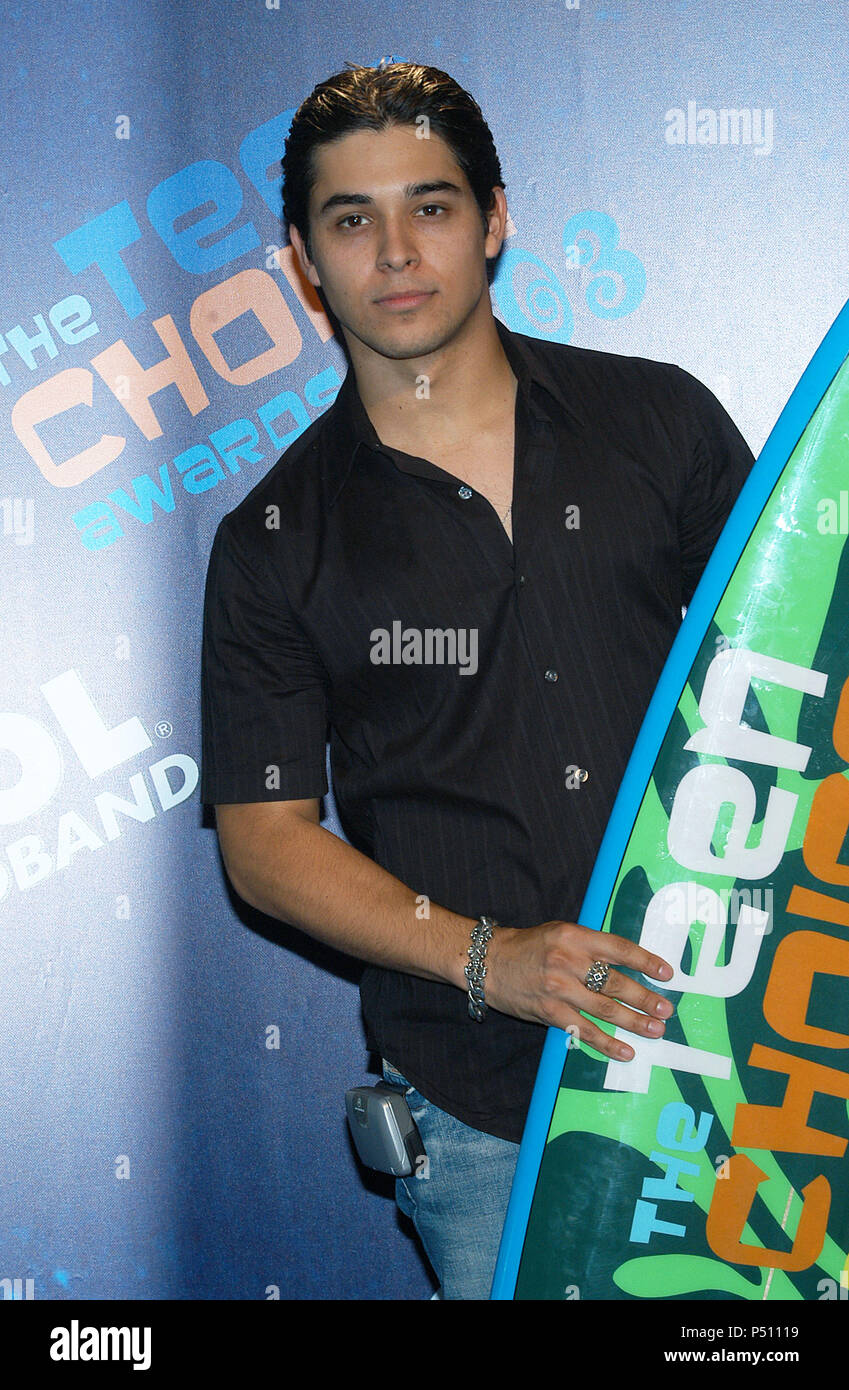 Wilmer Valderrama backstage at the ' Teen Choice Awards 2003 ' at the Universal Amphitheatre in Los Angeles. August 2, 2003.          -            ValderramaWilmer096.jpgValderramaWilmer096  Event in Hollywood Life - California, Red Carpet Event, USA, Film Industry, Celebrities, Photography, Bestof, Arts Culture and Entertainment, Topix Celebrities fashion, Best of, Hollywood Life, Event in Hollywood Life - California,  backstage trophy, Awards show, movie celebrities, TV celebrities, Music celebrities, Topix, Bestof, Arts Culture and Entertainment, Photography,    inquiry tsuni@Gamma-USA.com  Stock Photo