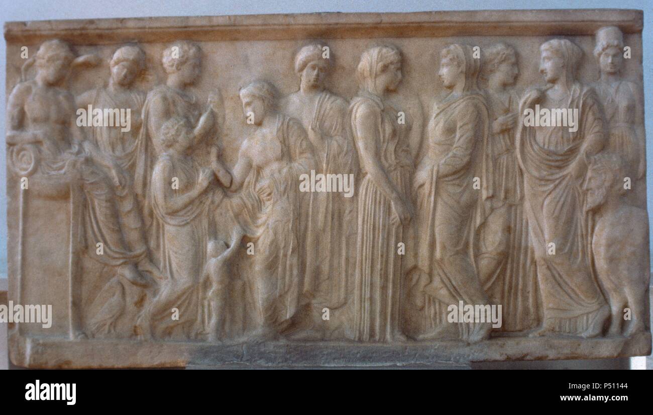 EXVOTO DE XENOKRATEIA y su hijo (s. IV a. C.) junto a una figura masculina, que le escucha, el dios del río CEFISO. A la izquierda, APOLO, sentado sobre el caldero de su trípode de Delfos, y otras divinidades: HESTIA, LAFONA, ARTEMIS, ELICIA, KALIROE, NINFAS y el dios acuático AQUELOUS (toro con cabeza humana). Pieza hallada en Neon Phaleron. Museo Arqueológico Nacional. Atenas. Grecia. Stock Photo