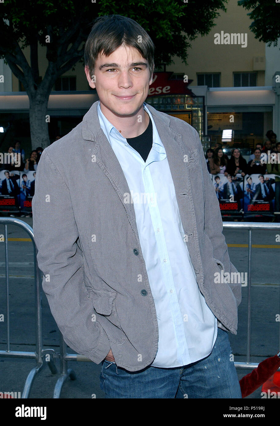 Josh Hartnett arriving at the Premiere of ' Hollywood Homicide ' at the Westwood Village Theatre in Los Angeles. June 10, 2003.HartnettJosh030 Red Carpet Event, Vertical, USA, Film Industry, Celebrities,  Photography, Bestof, Arts Culture and Entertainment, Topix Celebrities fashion /  Vertical, Best of, Event in Hollywood Life - California,  Red Carpet and backstage, USA, Film Industry, Celebrities,  movie celebrities, TV celebrities, Music celebrities, Photography, Bestof, Arts Culture and Entertainment,  Topix, vertical, one person,, from the years , 2003 to 2005, inquiry tsuni@Gamma-USA.co Stock Photo