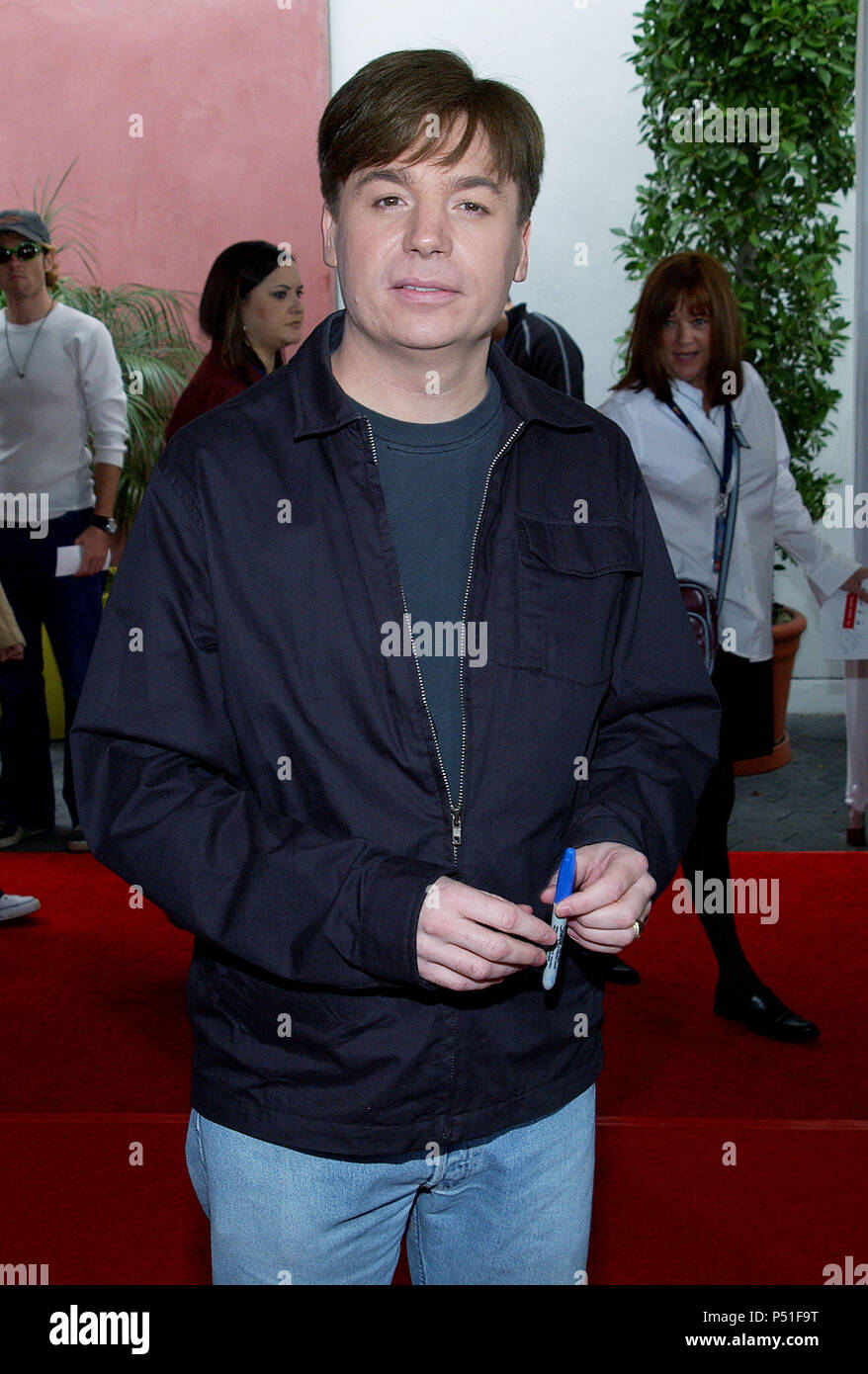 Mike Myers arriving at the ' Dr. Seuss 'The Cat In The Hat Premiere '   at the Universal Amphitheatre in Los Angeles. November 8, 2003.MyersMike17 Red Carpet Event, Vertical, USA, Film Industry, Celebrities,  Photography, Bestof, Arts Culture and Entertainment, Topix Celebrities fashion /  Vertical, Best of, Event in Hollywood Life - California,  Red Carpet and backstage, USA, Film Industry, Celebrities,  movie celebrities, TV celebrities, Music celebrities, Photography, Bestof, Arts Culture and Entertainment,  Topix, vertical, one person,, from the years , 2003 to 2005, inquiry tsuni@Gamma-US Stock Photo