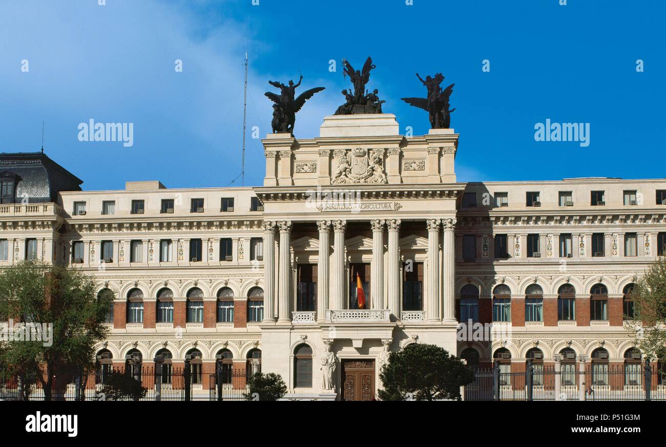 Ministerio de agricultura madrid hi-res stock photography and images ...