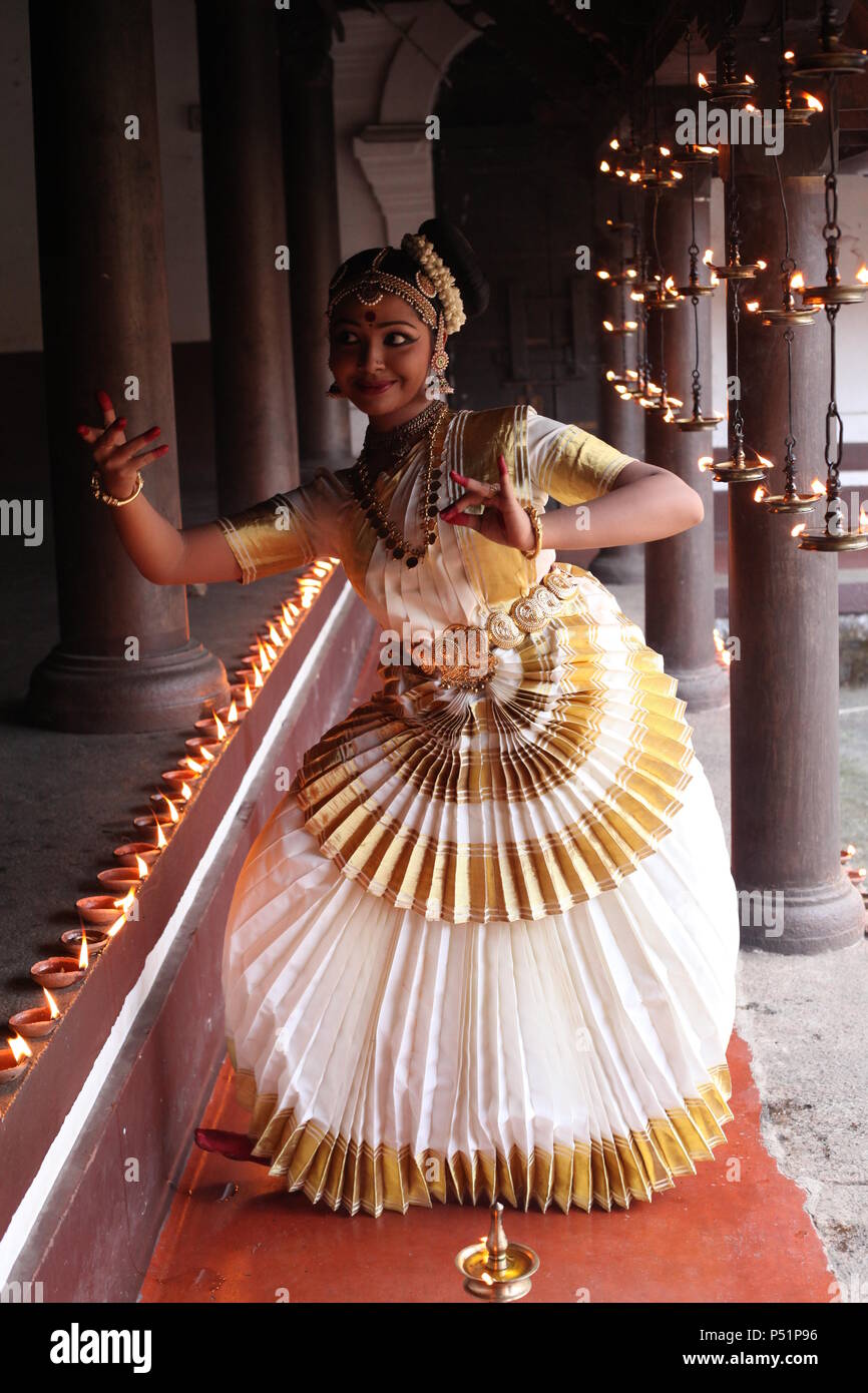 mohiniyattam is one of the eight classical dance forms of india,from kerala  state.it is distinct for its costume, and graceful and slow movements Stock  Photo - Alamy
