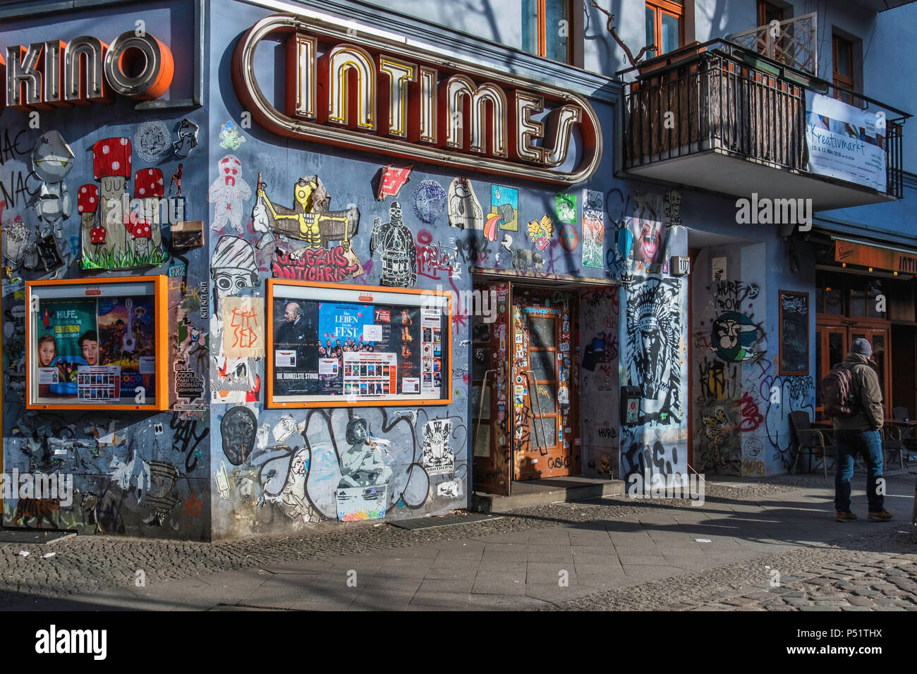 Berlin, Friedrichshain-Kreuzberg, Intimes Cinema exterior. Graffiti-covered  facade of Art-House movie theatre founded 1909 in a small shop Stock Photo  - Alamy