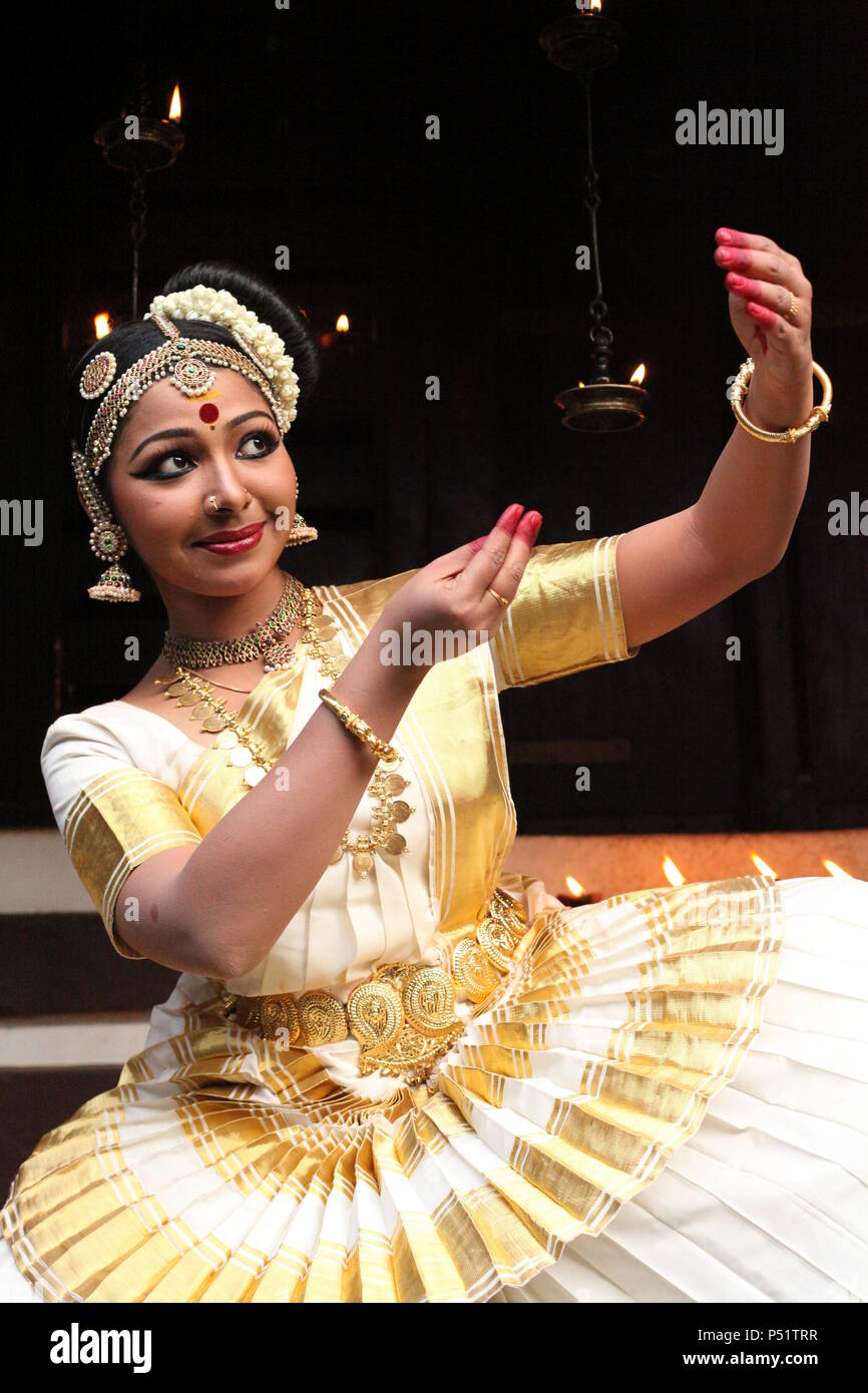 mohiniyattam is one of the eight classical dance forms of india,from kerala  state.it is distinct for its costume, and graceful and slow movements Stock  Photo - Alamy