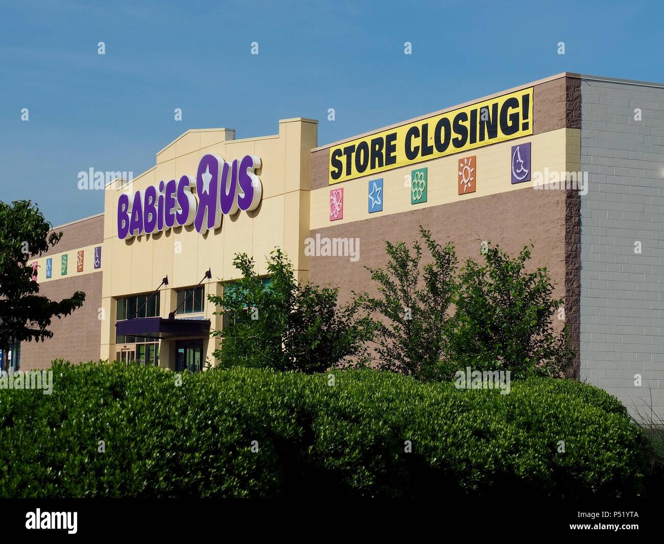 Babies R Us with store closing sign and an empty parking lot Stock