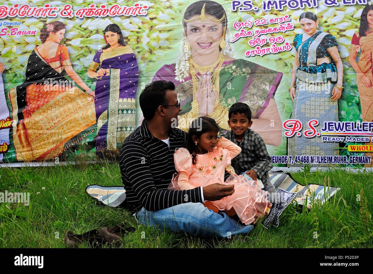 Asian temple festival hi-res stock photography and images - Alamy