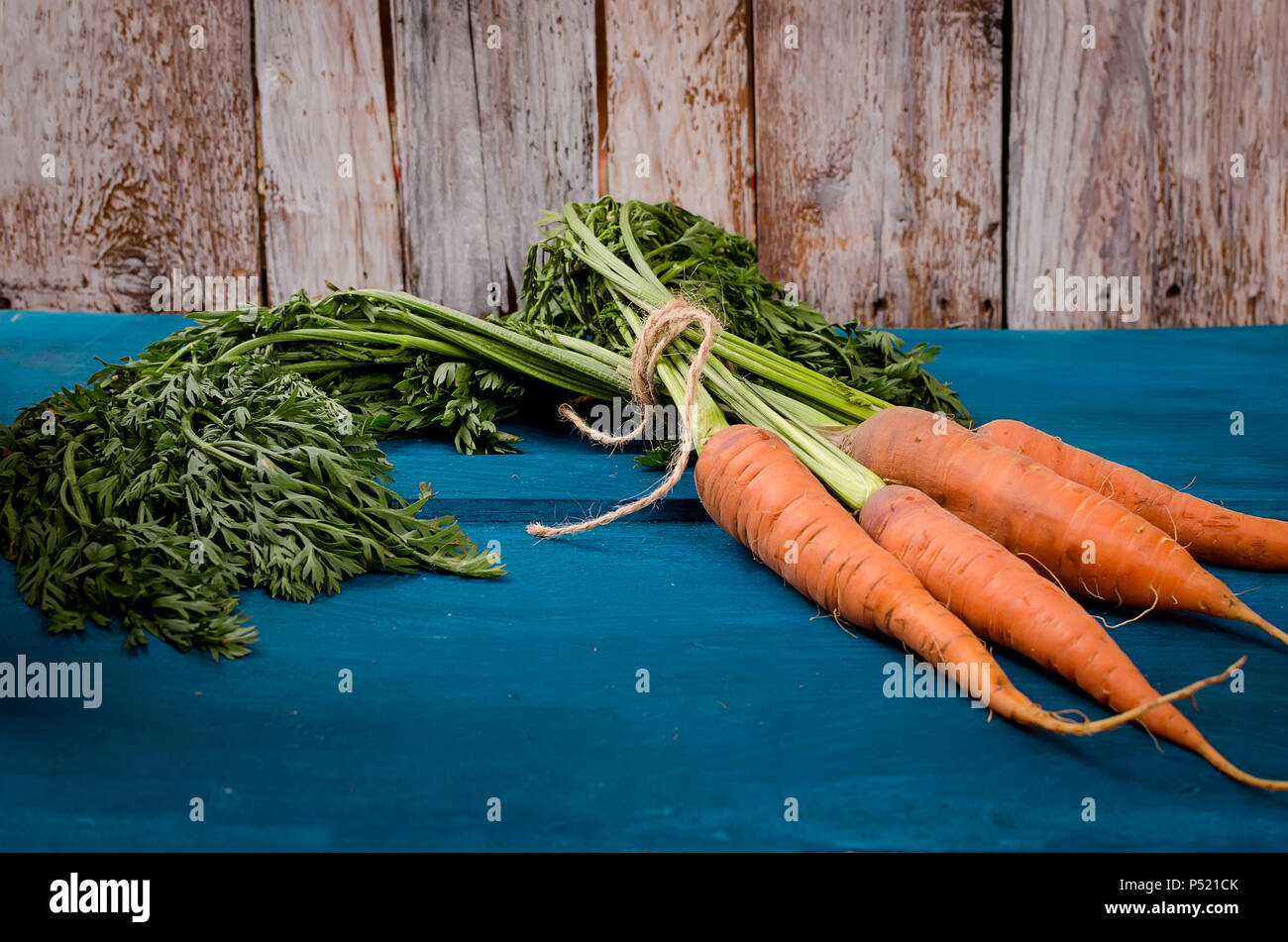 Freshly washed whole carrots with leaves Stock Photo Alamy