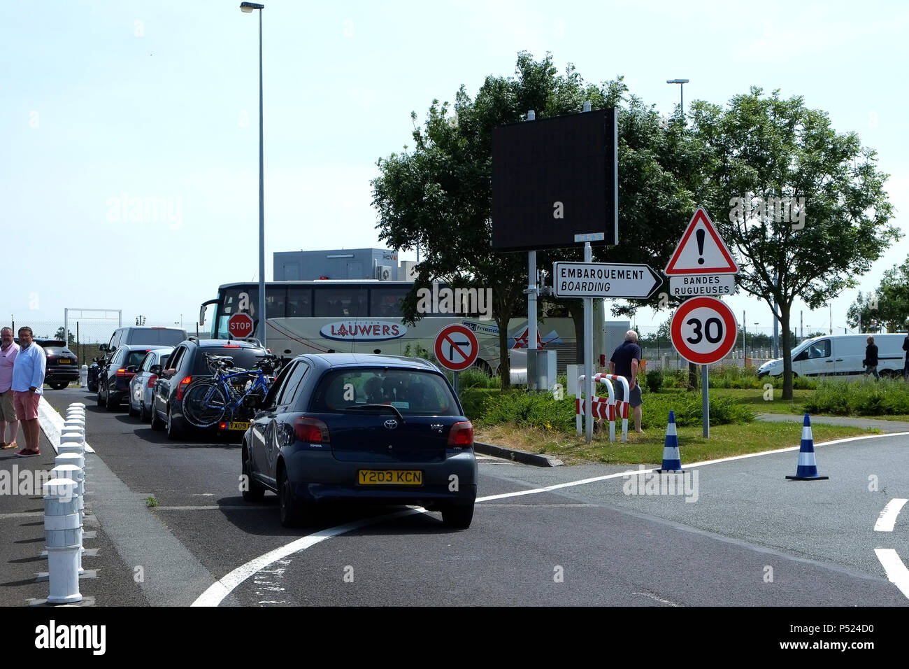Eurotunnel traffic hi-res stock photography and images - Alamy