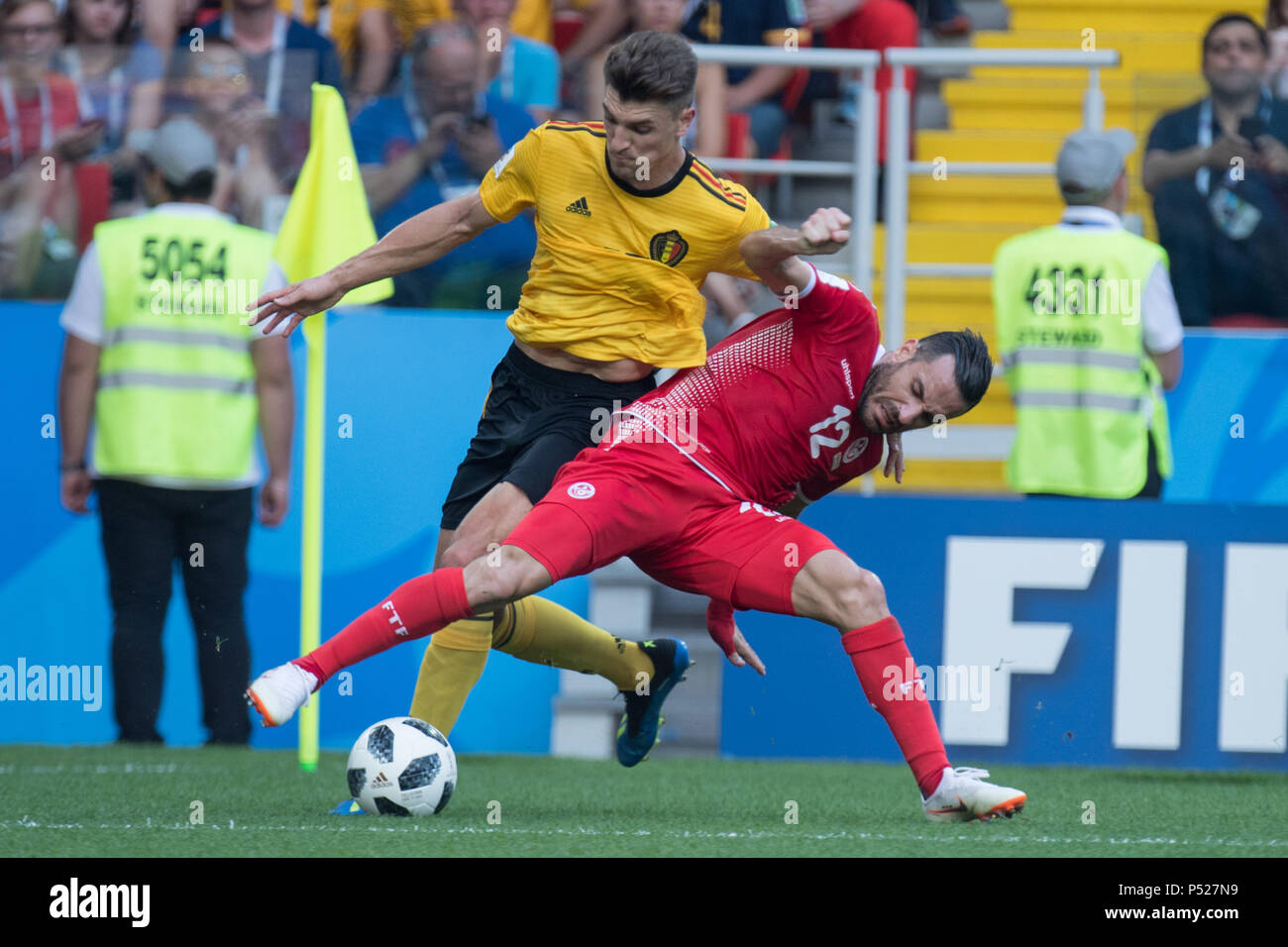 Moscow, Russia. 23rd June, 2018. Thomas MEUNIER (left, BEL) versus Ali MAALOUL (DO), action, duels, Belgium (BEL) - Tunisia (TUN) 5: 2, preliminary round, group G, match 29, on 23.06.2018 in Moscow; Football World Cup 2018 in Russia from 14.06. - 15.07.2018. | usage worldwide Credit: dpa/Alamy Live News Stock Photo