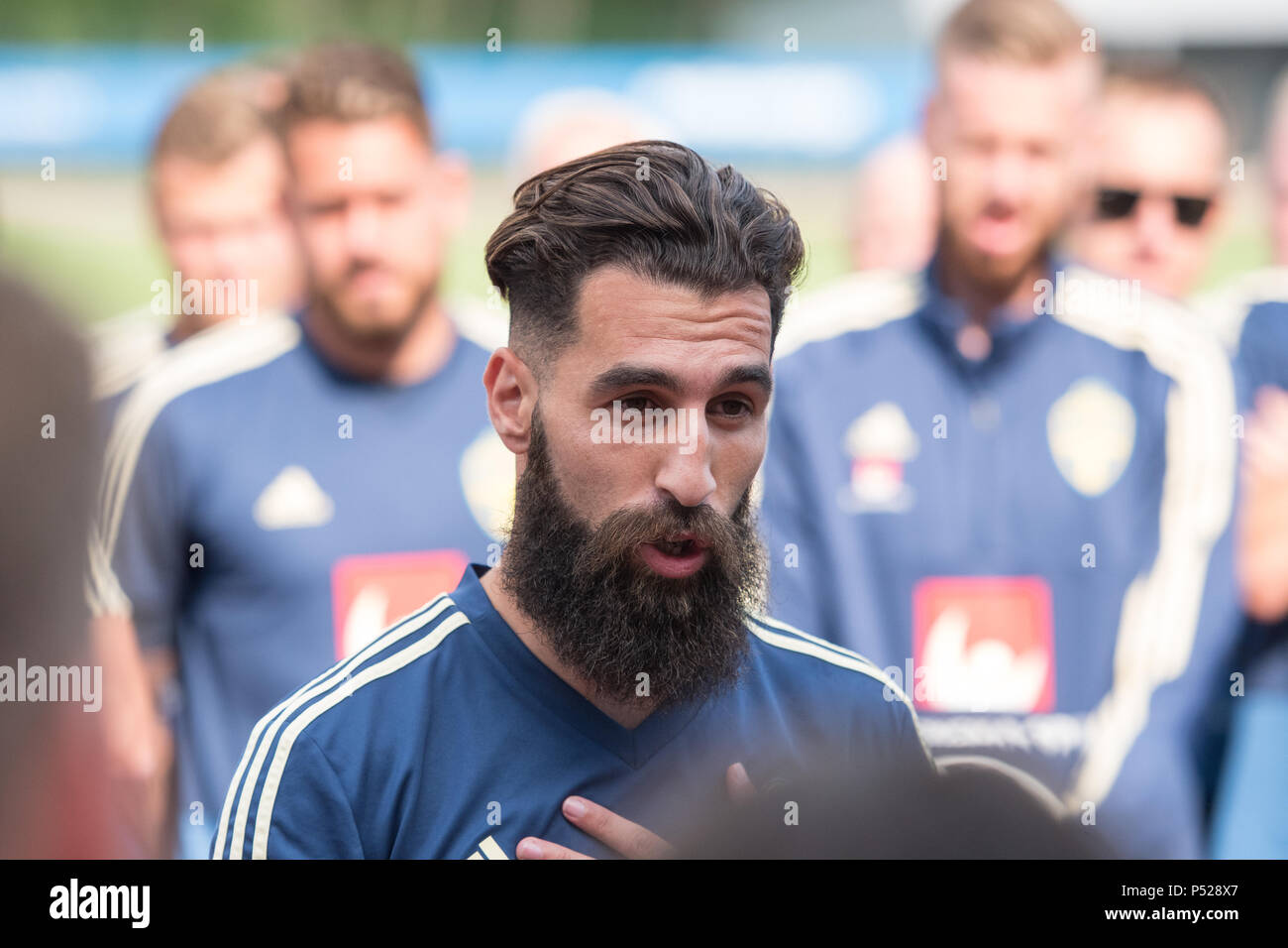 24 June 2018, Russia, Gelendzchik, FIFA World Cup 2018, Training, Session: Jimmy Durmaz gives a short speech before the start of the training session. The 29 year old endured plenty of racist insults on social media after Sweden's loss against Germany. - NO WIRE SERVICE - Photo: Maximilian Haupt/dpa Credit: dpa picture alliance/Alamy Live News Stock Photo