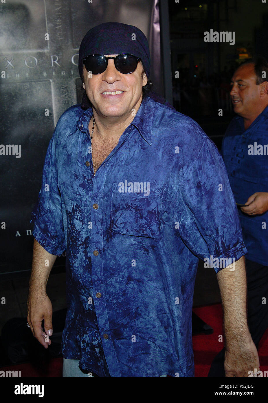 Little Steven Van Zandt arriving at the Exorcist Premiere at the Chinese Theatre in Los Angeles. August 18, 2004. VanZandtLittleSteven024 Red Carpet Event, Vertical, USA, Film Industry, Celebrities,  Photography, Bestof, Arts Culture and Entertainment, Topix Celebrities fashion /  Vertical, Best of, Event in Hollywood Life - California,  Red Carpet and backstage, USA, Film Industry, Celebrities,  movie celebrities, TV celebrities, Music celebrities, Photography, Bestof, Arts Culture and Entertainment,  Topix, vertical, one person,, from the years , 2003 to 2005, inquiry tsuni@Gamma-USA.com - T Stock Photo
