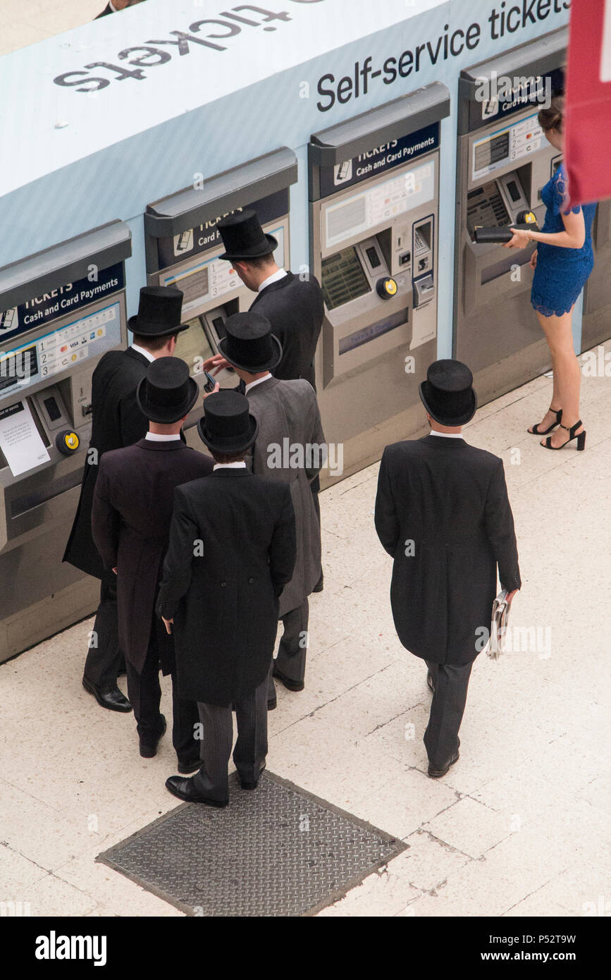 Top hats and tails hi-res stock photography and images - Alamy