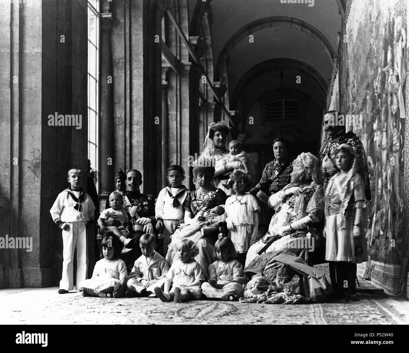 BAUTIZO DEL INFANTE GONZALO HIJO DE ALFONSO XIII Y VICTORIA EUGENIA EL 29 DE OCTUBRE DE 1914 EN LA CAPILLA DEL PALACIO REAL DE MADRID. Location: PALACIO REAL-INTERIOR, MADRID, SPAIN. Stock Photo