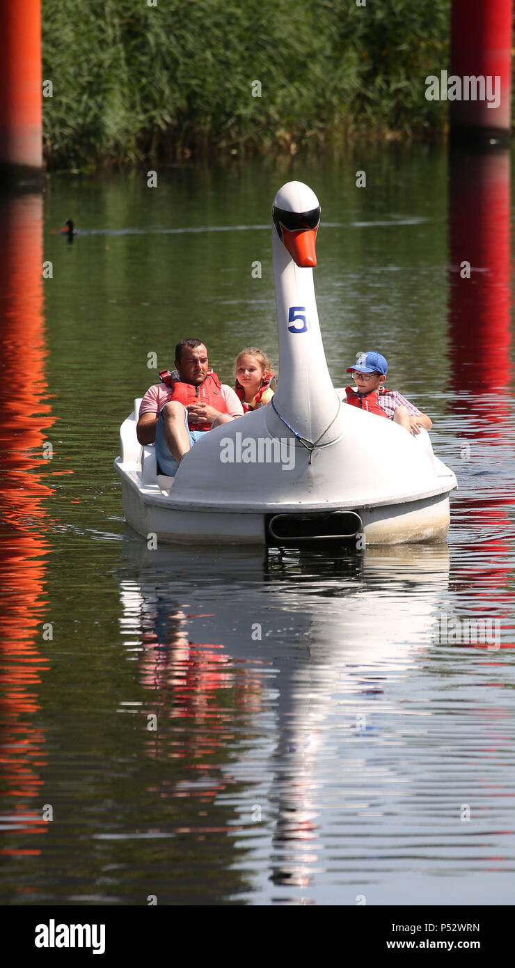 Queen elizabeth olympic park boat hi-res stock photography and images ...