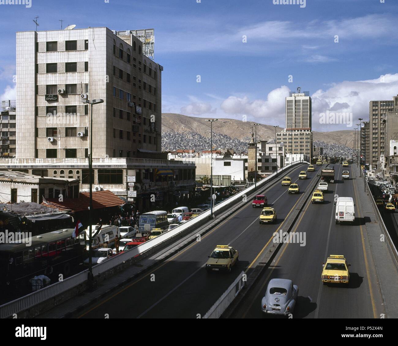 SIRIA. DAMASCO. Vista general de una de las modernas avenidas de la periferia de la ciudad. Stock Photo