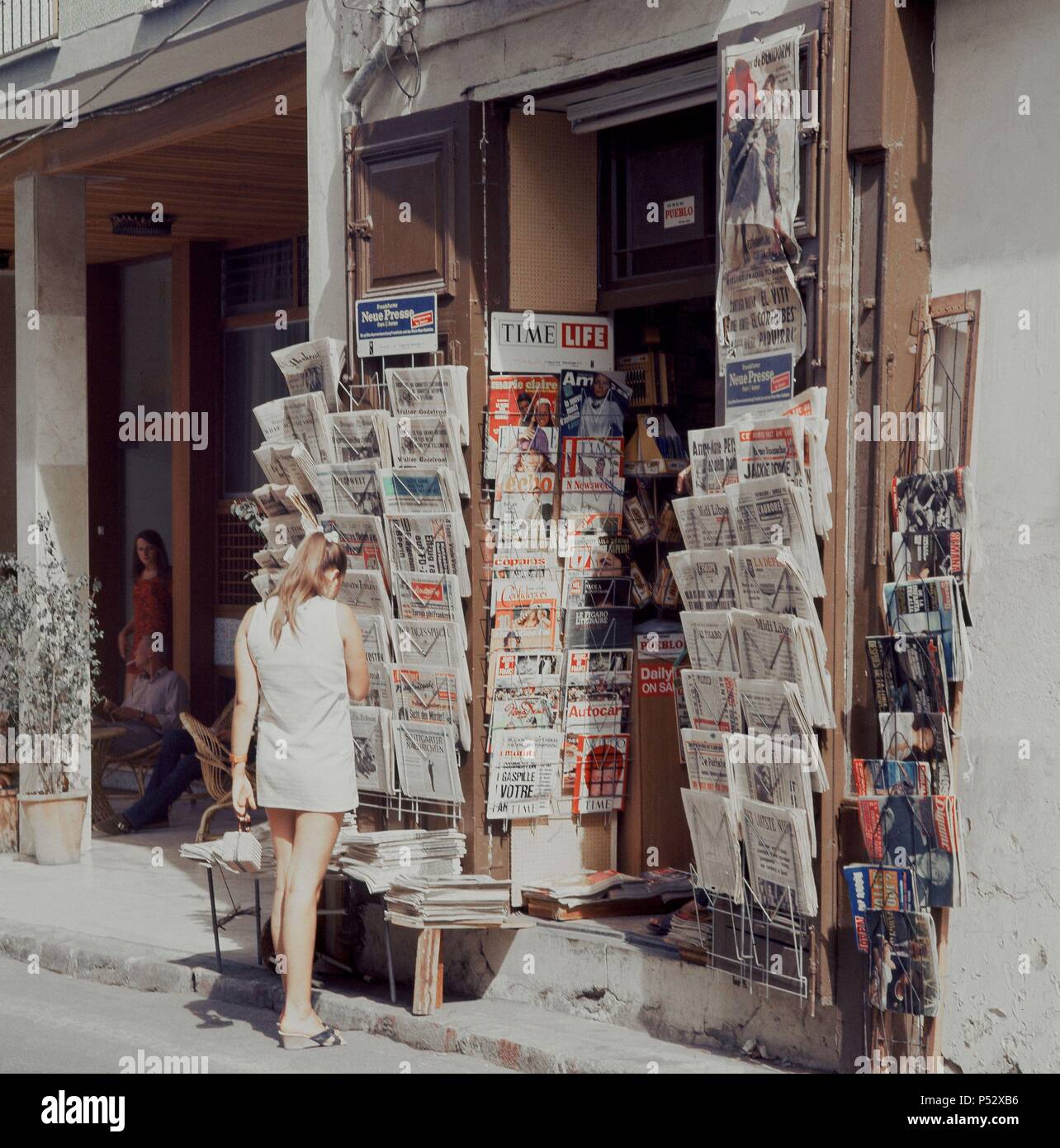 Puesto De Revistas Y Periodicos Espanoles Y Extranjeros Location Exterior Benidorm Alicante Spain Stock Photo Alamy