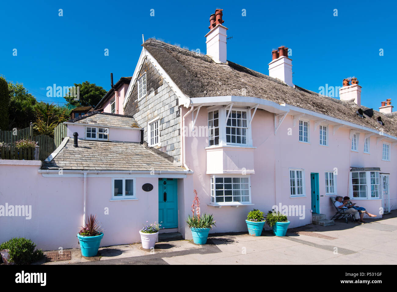LyME REGIS, DORSET, UK, 14JUN2018: Pink thatched cottage on the seafront at Lyme Regis. Stock Photo
