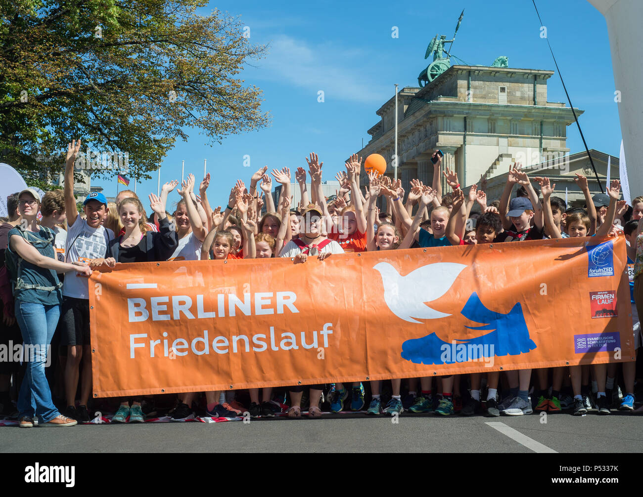 Schoolchildren at the opening of the Berlin Peace Run Stock Photo