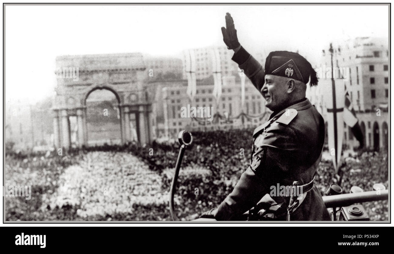 MUSSOLINI IL DULCE ROME ITALY SPEECH FACIST SALUTE Italian fascist dictator Benito Mussolin in military uniformi with microphone making a speech on raised podium waving to ecstatic crowds in Rome Italy in the 1930s. (2G7ET1P) alt superior hi res version available Stock Photo