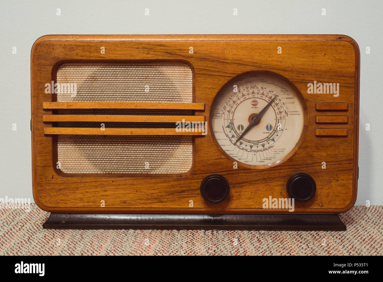 Old wooden radio on table. Vintage retro style Stock Photo - Alamy