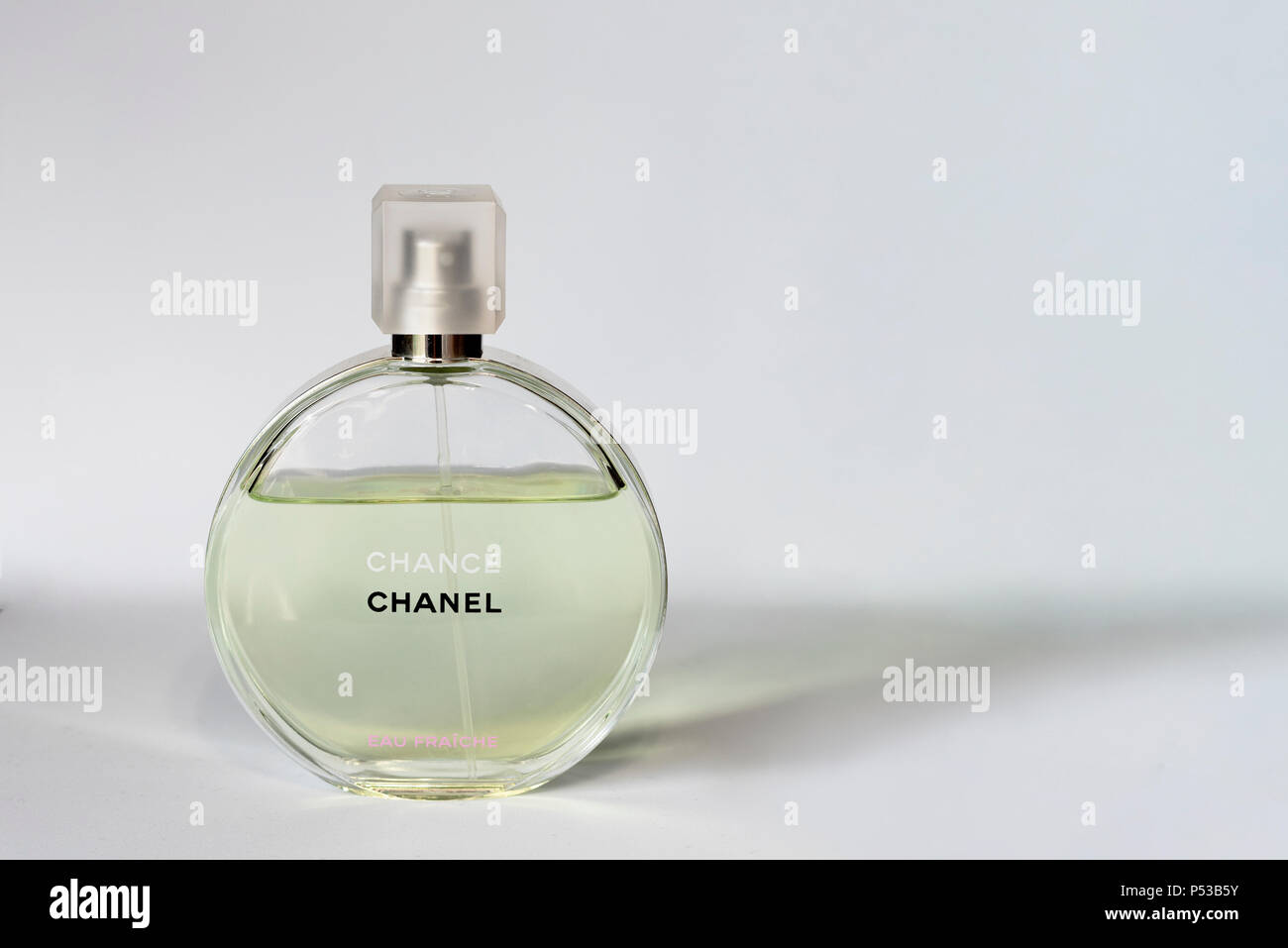 chanel fragrance eau fresh parfum bottle packshot - chanelfragrance Stock  Photo - Alamy