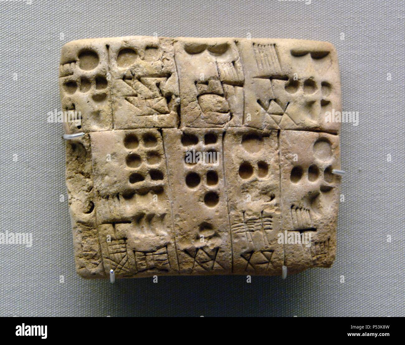 Clay tablet administrative hi-res stock photography and images - Alamy