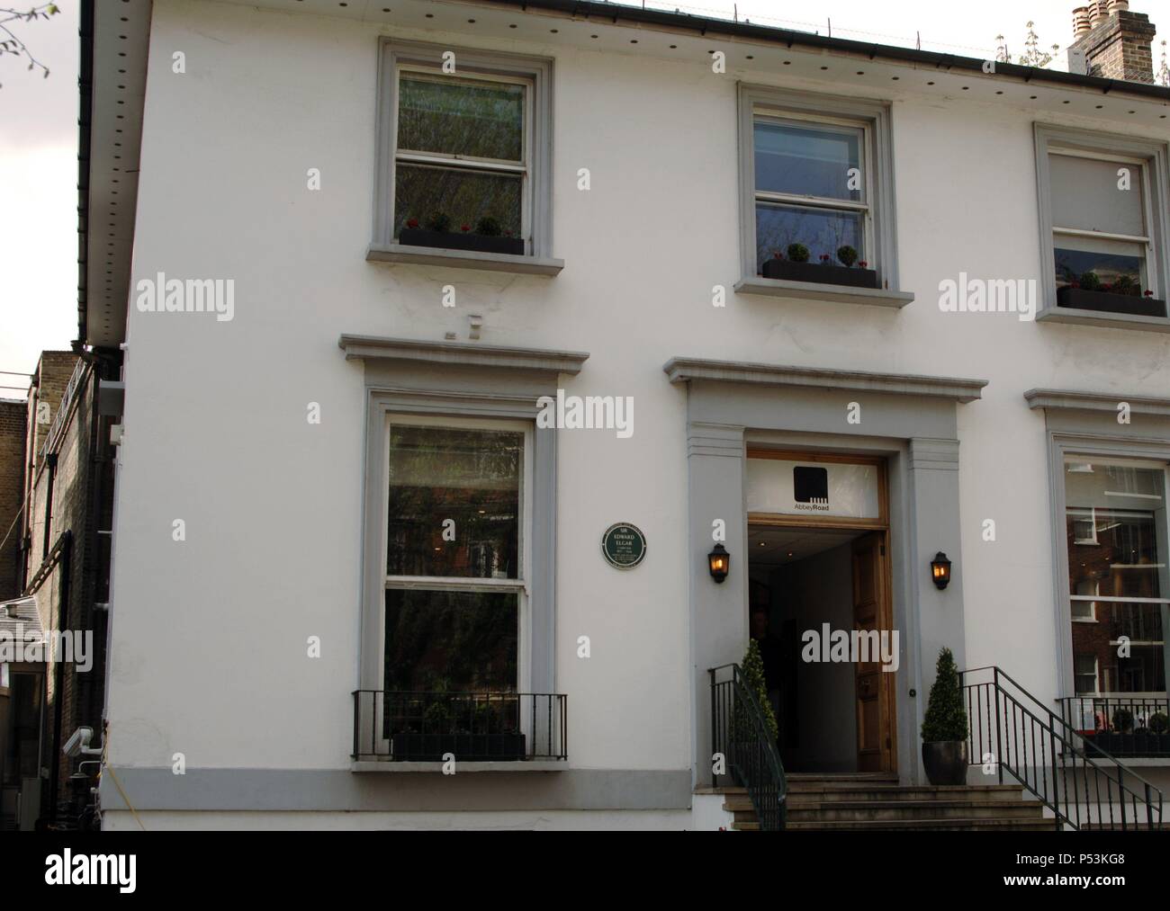 ESTUDIOS ABBEY ROAD. Detalle del edificio de los estudios de grabación de EMI donde 'THE BEATLES' grabaron casi la totalidad de sus canciones y donde se grabó, en 1969, el álbum que lleva por título 'Abbey Road'. Londres. Inglaterra. Reino Unido. Stock Photo