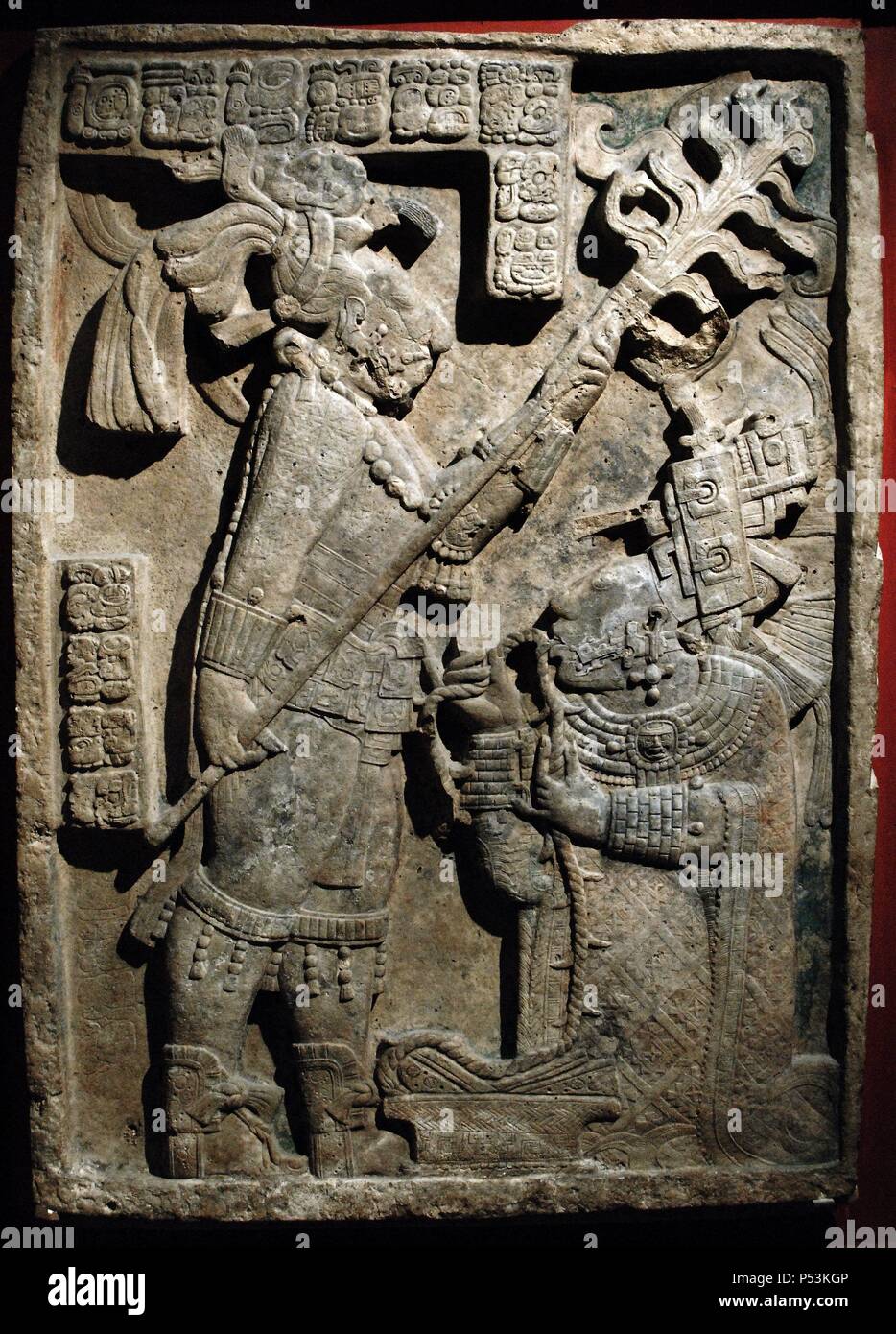 ARTE MAYA. PERIODO CLASICO TARDIO (600-900 d. C.). DINTEL 24 DE YAXCHILAN (h. 709 d. C.). Relieve de piedra caliza con restos de pigmento azul y rojo que representa un AUTOSACRIFICIO DE SANGRE REALIZADO POR EL REY ESCUDO JAGUAR II Y SU ESPOSA K'AB'AL XOOK. El último glifo representa el emblema de Yaxchilán. Pertenece al grupo de tres relieves encargados por Escudo Jaguar II para la ESTRUCTURA 23 de Yaxchilán. Estado de Chiapas. México. Museo Británico. Londres. Inglaterra. Reino Unido. Stock Photo