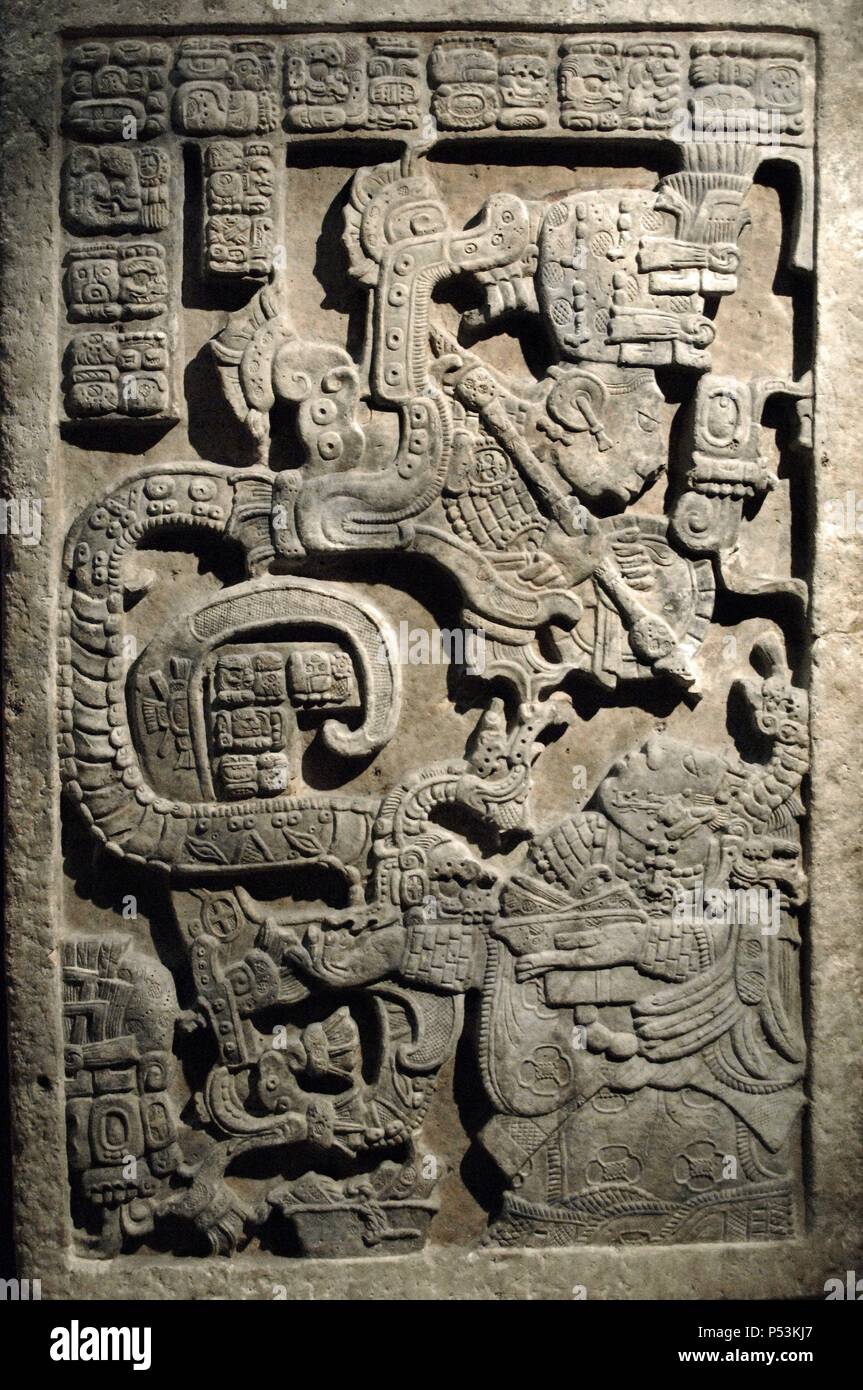 ARTE MAYA. PERIODO CLASICO TARDIO (600-900 d. C.). DINTEL 25 DE YAXCHILAN (h. 725 d. C.). Relieve de piedra caliza. Forma parte del grupo de tres relieves encargados por el rey ESCUDO JAGUAR II para la puerta de la ESTRUCTURA 23. Representación de K'AB'AL XOOK, ESPOSA DE ESCUDO JAGUAR, REALIZANDO UN SACRIFICIO DE SANGRE Y ASUSTADA ANTE LA APIRICION DE UN ANTEPASADO DE LAS FAUCES DE UNA SERPIENTE. Yaxchilán. Estado de Chiapas. México. Museo Británico. Londres. Inglaterra. Reino Unido. Stock Photo