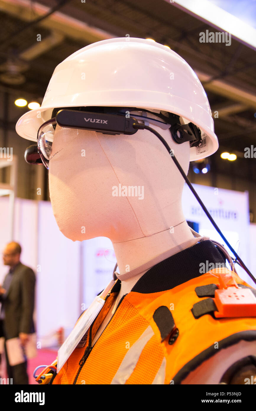 A bust maneenque wears last generation gadgets for industry 4.0