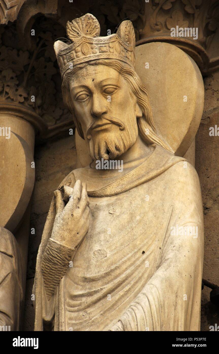 Gothic Art. France. Paris. Sculpture on the facade of the cathedral of Notre Dame (1163-1250) depicting a king. Stock Photo