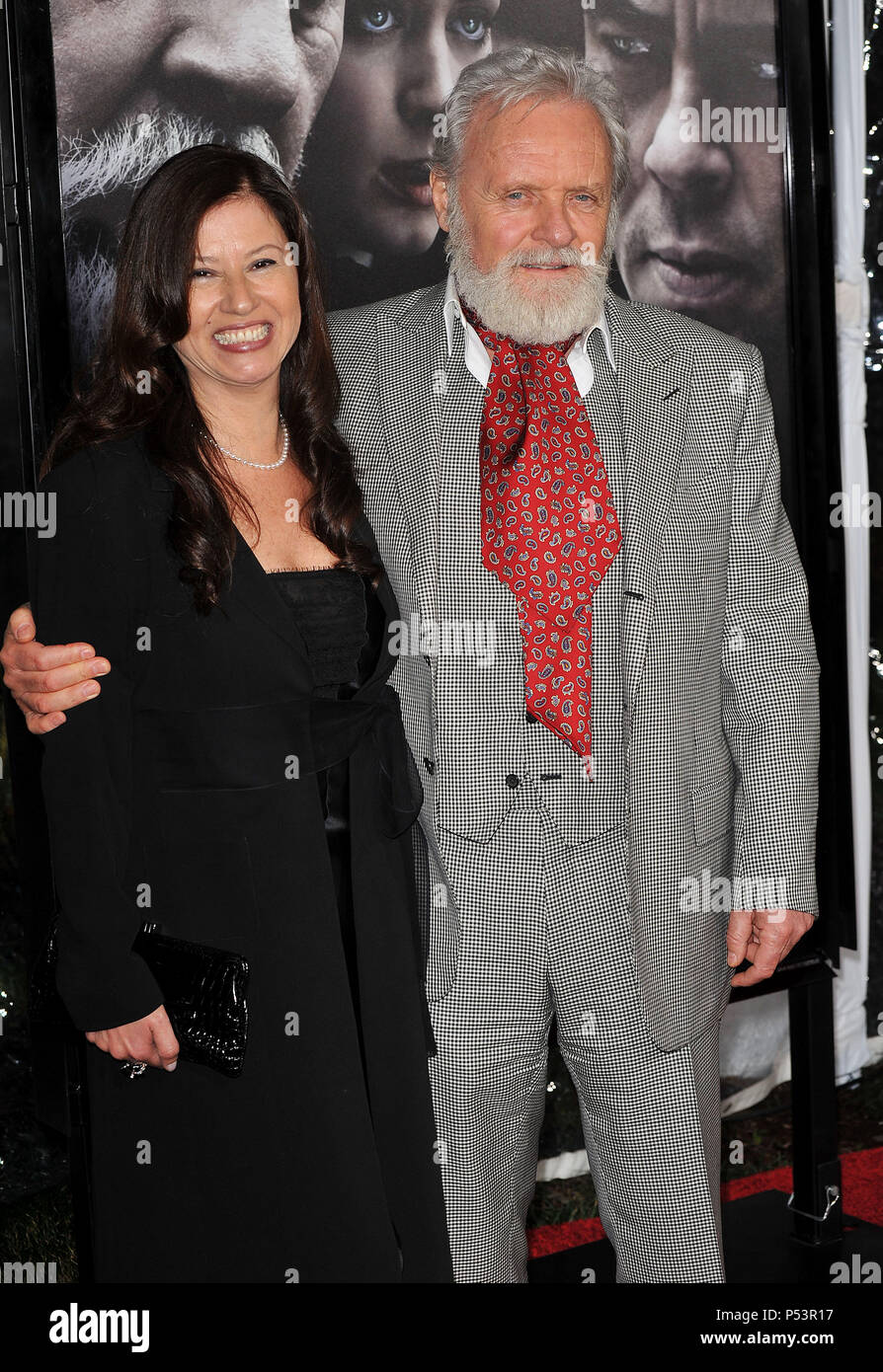 04 Anthony Hopkins Stella 04 - The Wolfman Premiere at the Arclight Theatre  In Los Angeles.04 Anthony Hopkins Stella 04 Event in Hollywood Life -  California, Red Carpet Event, USA, Film Industry,