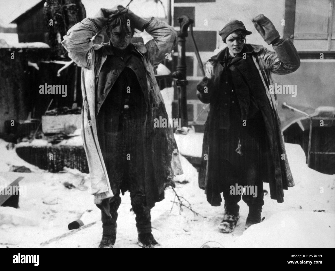 SEGUNDA GUERRA MUNDIAL (1939-1945) - Jóvenes soldados alemanes, prisioneros de las tropas del 7º Ejército Norteamericano en Alsacia del Norte. Stock Photo