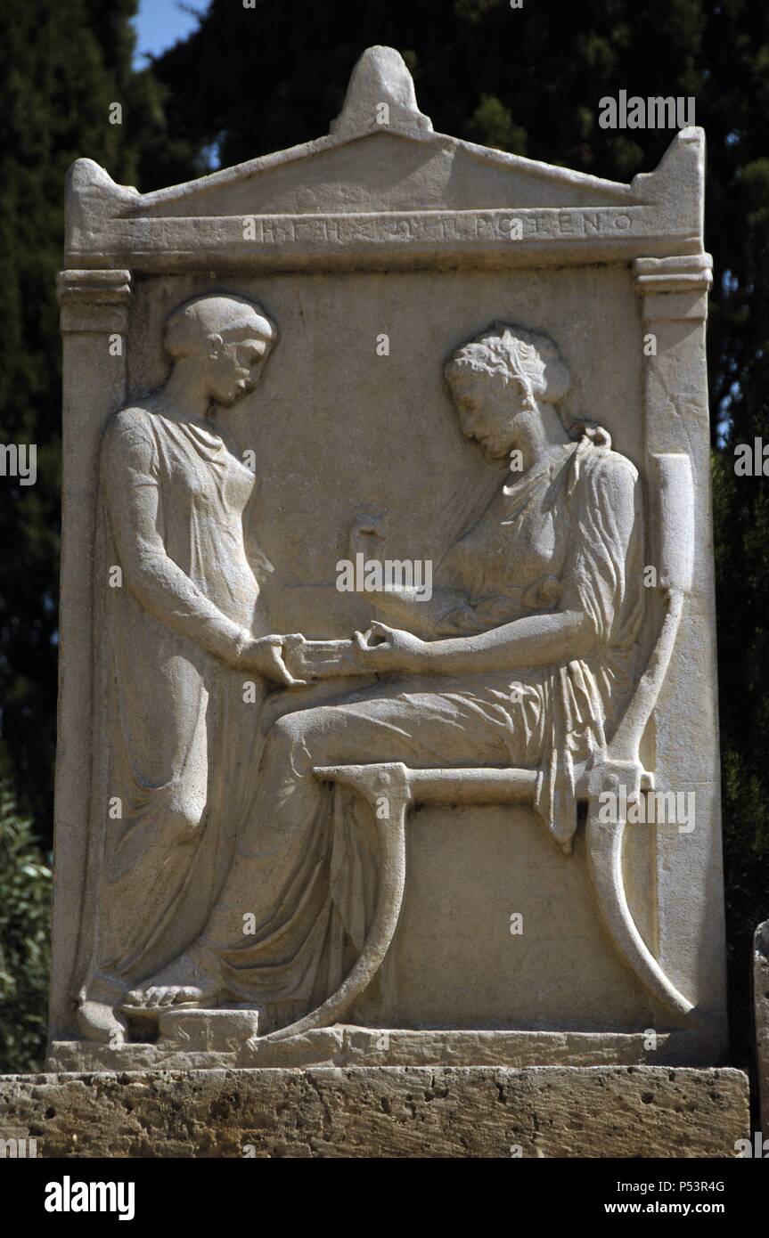 ARTE GRIEGO. GRECIA. Losa funeraria de una TUMBA del CEMENTERIO DEL