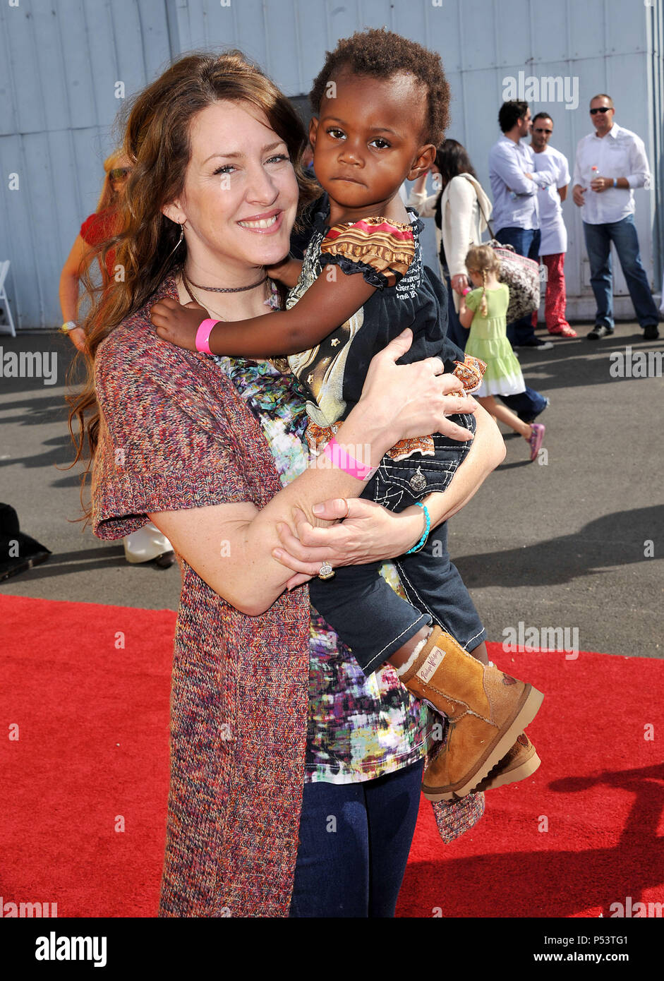 Joely Fisher, daughter - PS Art Express Yourself-2010 at the Santa Monica Barker hangar in Los Angeles.a Joely Fisher, daughter 11  Event in Hollywood Life - California, Red Carpet Event, USA, Film Industry, Celebrities, Photography, Bestof, Arts Culture and Entertainment, Celebrities fashion, Best of, Hollywood Life, Event in Hollywood Life - California, Red Carpet and backstage, Music celebrities, Topix, Couple, family ( husband and wife ) and kids- Children, brothers and sisters inquiry tsuni@Gamma-USA.com, Credit Tsuni / USA, 2010 Stock Photo