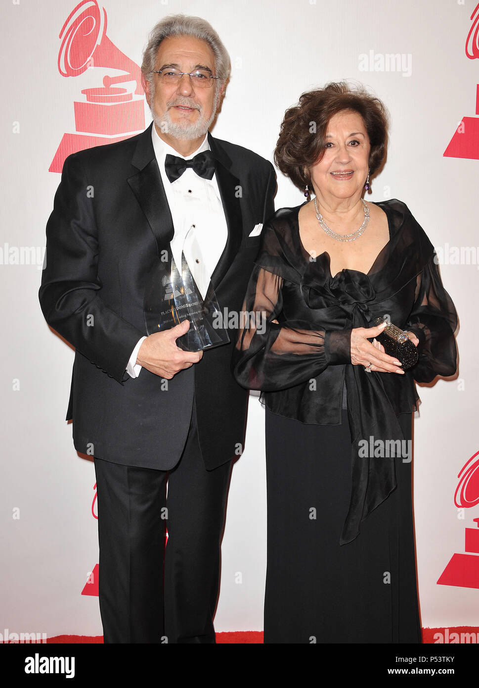 Placido domingo and wife hi-res stock photography and images - Alamy